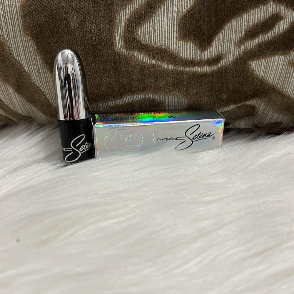 MAC Cosmetics Selena Quintanilla Queen of Cumbia Lipstick | NEW Limited Edition.